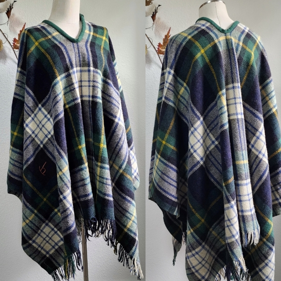 VINTAGE Virgin Wool Made In Scotland Plaid Tartan Blanket Poncho Tassels - Picture 16 of 16